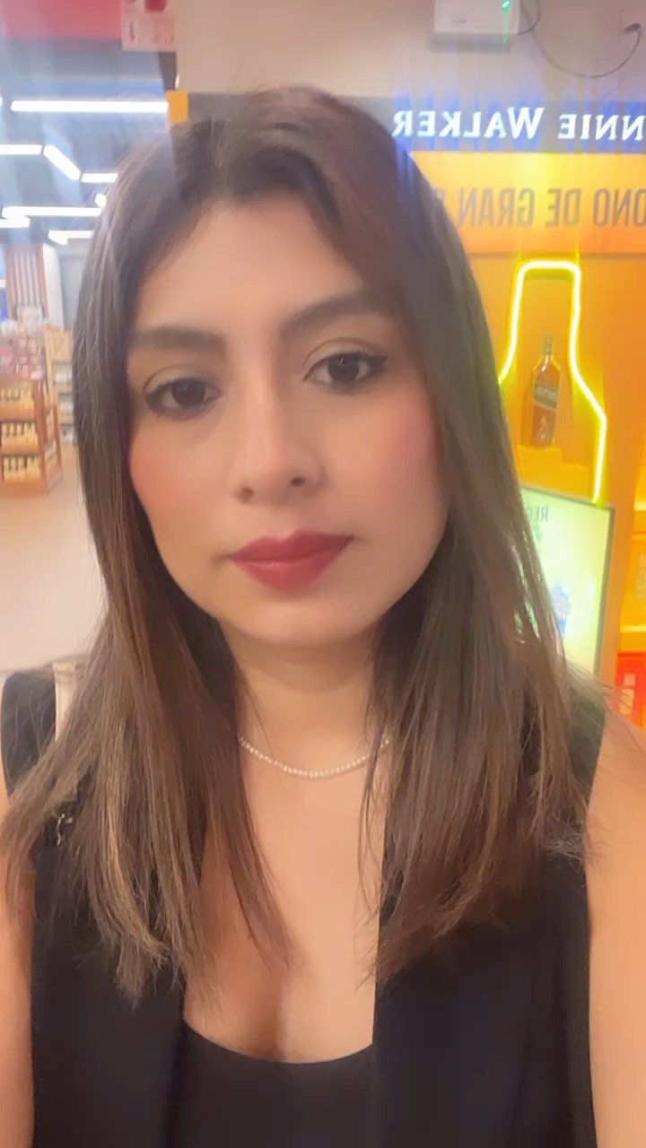 Live girl online now on EmeraldChatCam — Alessia