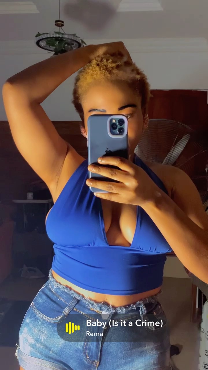 Live girl online now on EmeraldChatCam — Adella