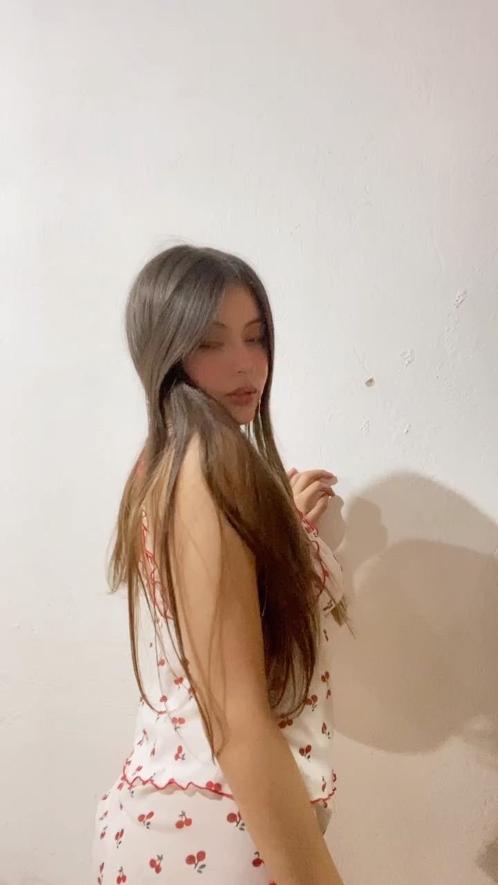 Live girl online now on EmeraldChatCam — Fany